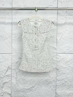 CHANEL White Bouclé Tweed Sleeveless Top with Pearl Buttons
